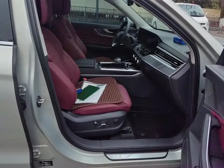 Hongqi HS5 2023 из CN, фото 2