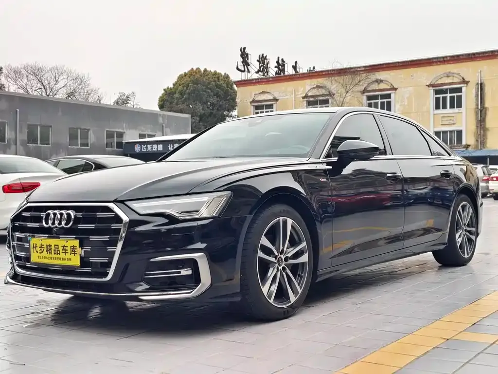 Audi A6L — фото 1