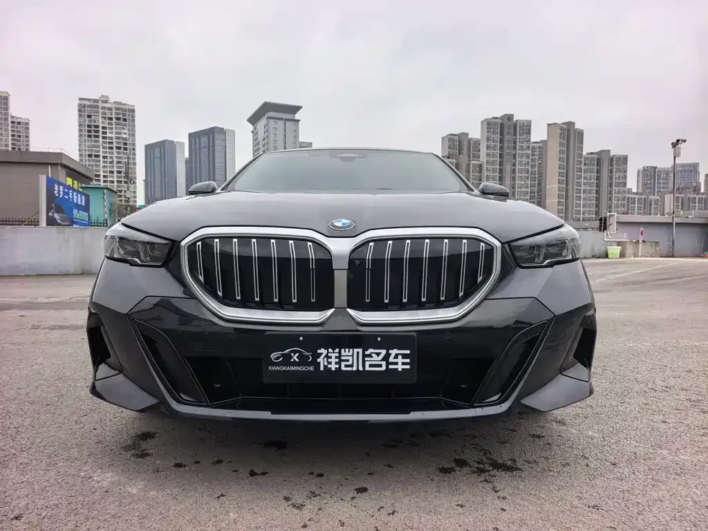 BMW 5 Series — фото 4