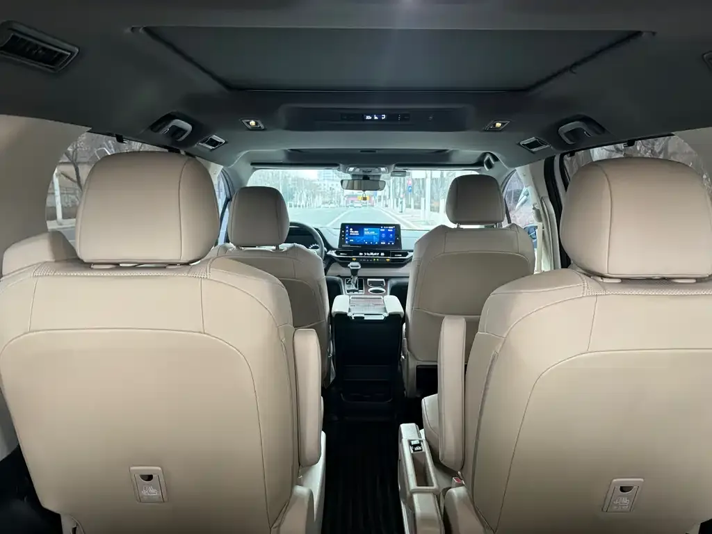 Toyota Granvia — фото 3