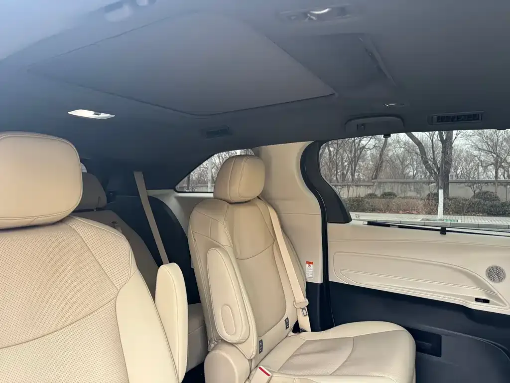 Toyota Granvia — фото 7