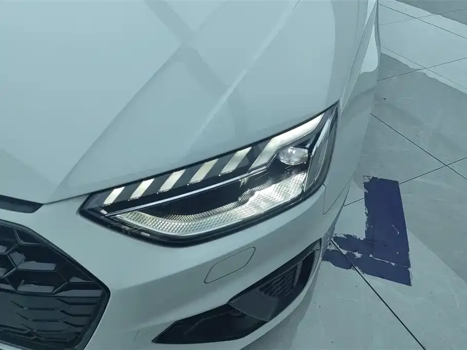 Audi A4L 2022 из CN, фото 8