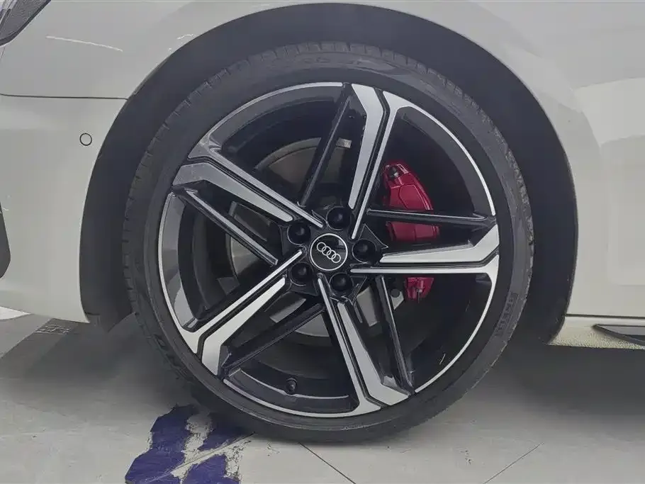 Audi A4L 2022 из CN, фото 4