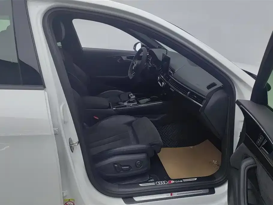 Audi A4L 2022 из CN, фото 3