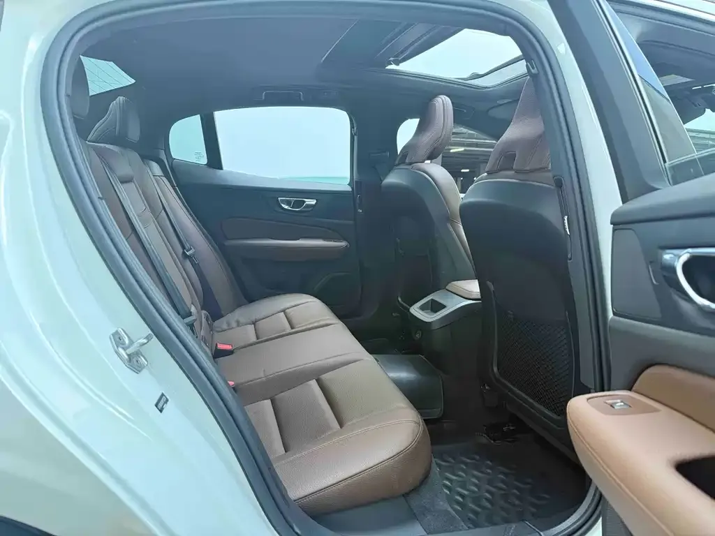 Volvo S60 2022 из CN, фото 4