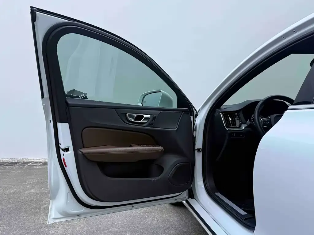 Volvo S60 2022 из CN, фото 8