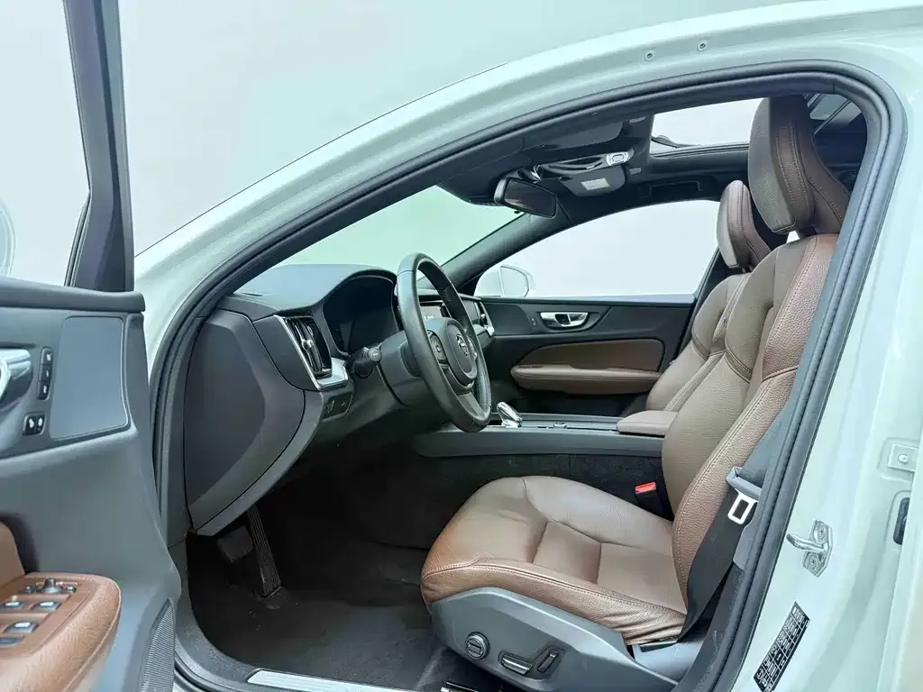 Volvo S60 2022 из CN, фото 7