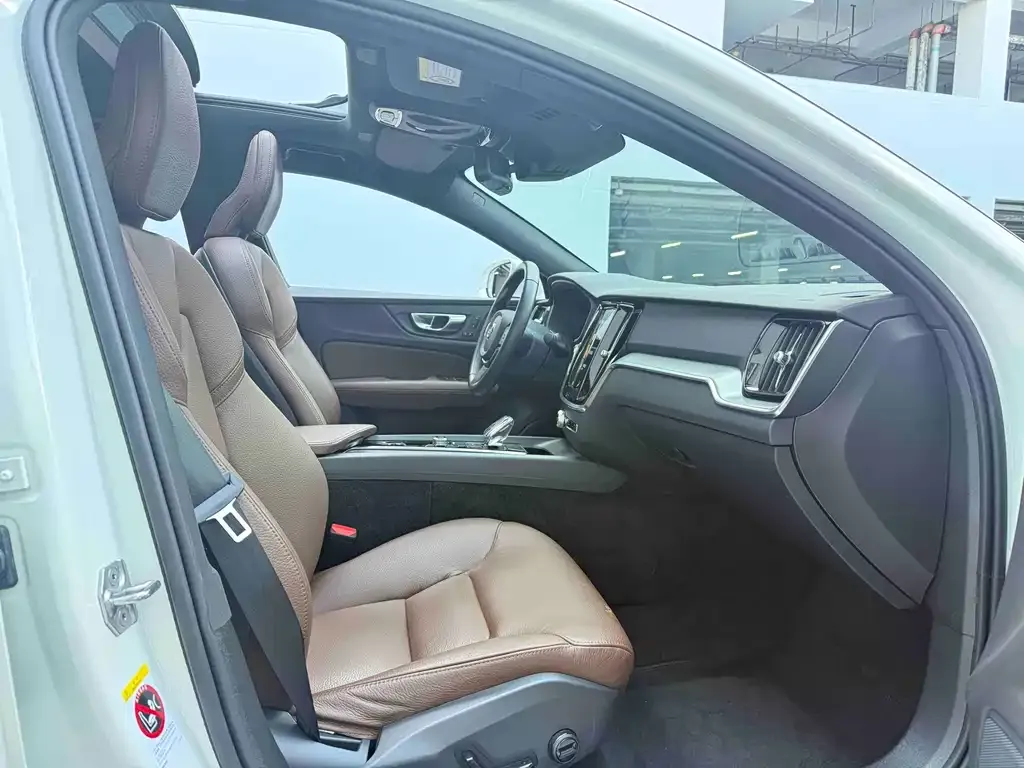Volvo S60 2022 из CN, фото 9