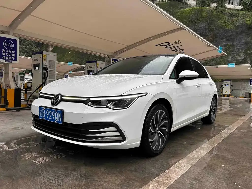 Volkswagen Golf 2024 из CN, фото 1