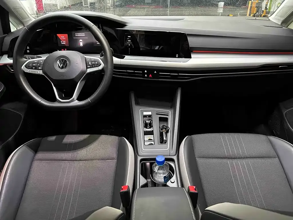 Volkswagen Golf 2024 из CN, фото 7