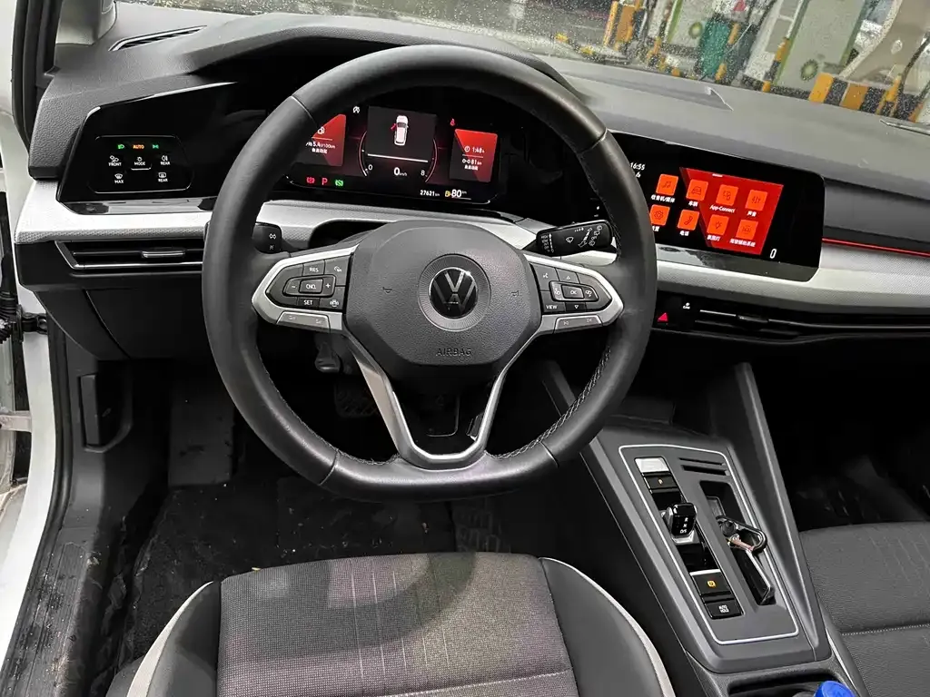 Volkswagen Golf 2024 из CN, фото 5