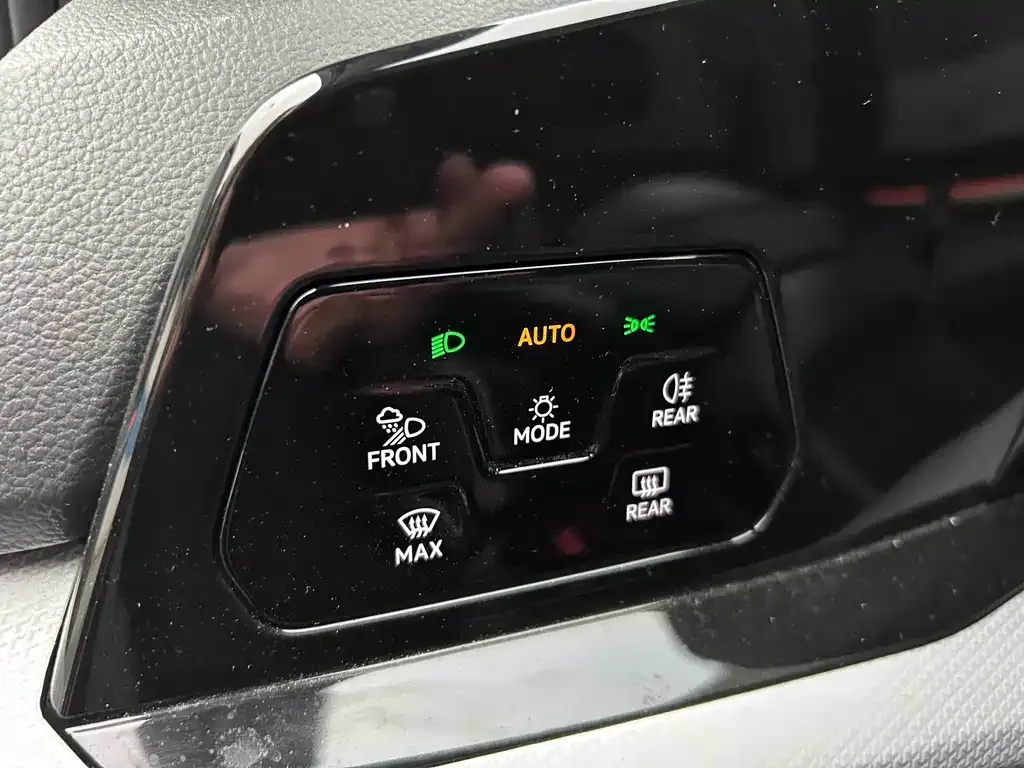 Volkswagen Golf 2024 из CN, фото 3