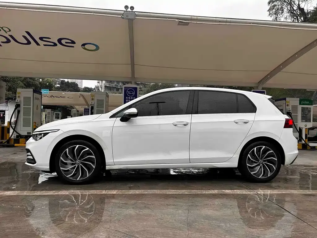 Volkswagen Golf 2024 из CN, фото 6