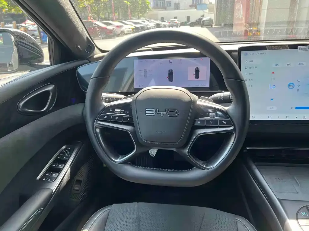 BYD Seal — фото 3