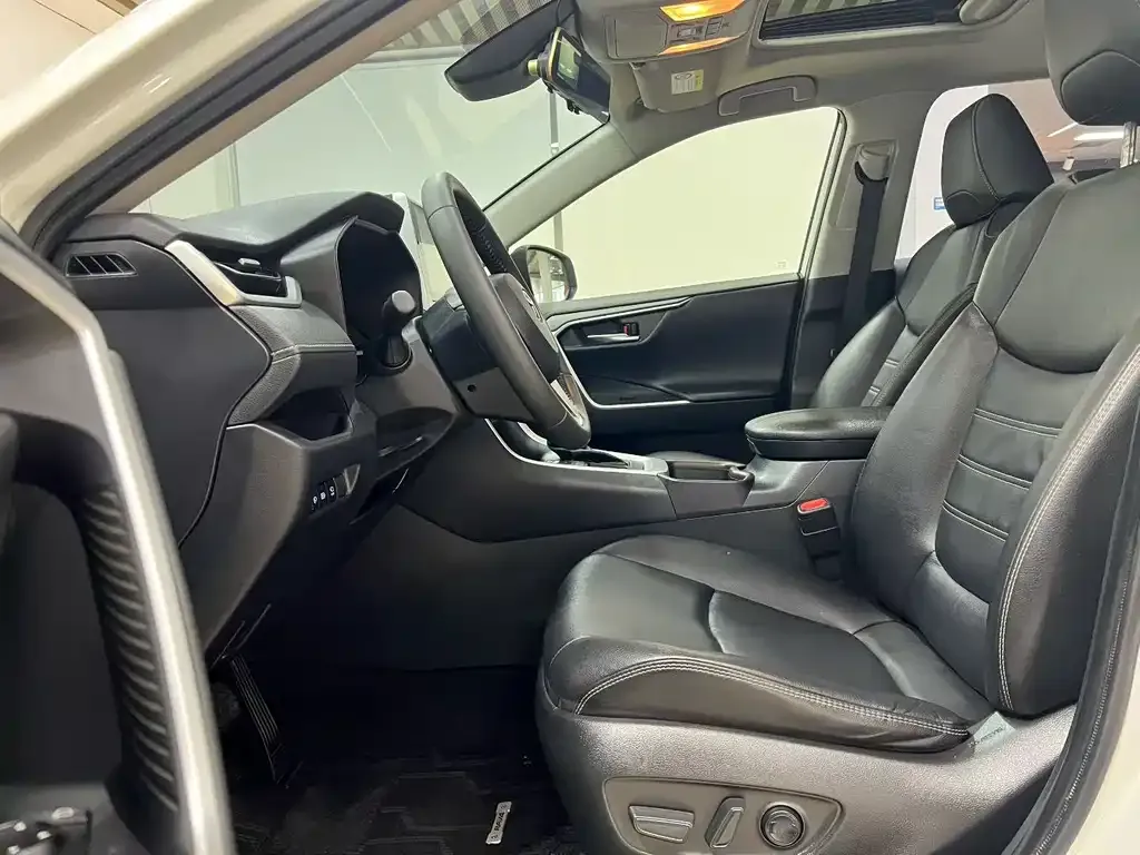Toyota RAV4 — фото 3
