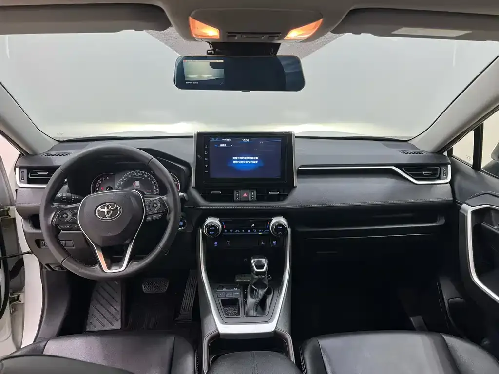 Toyota RAV4 — фото 8