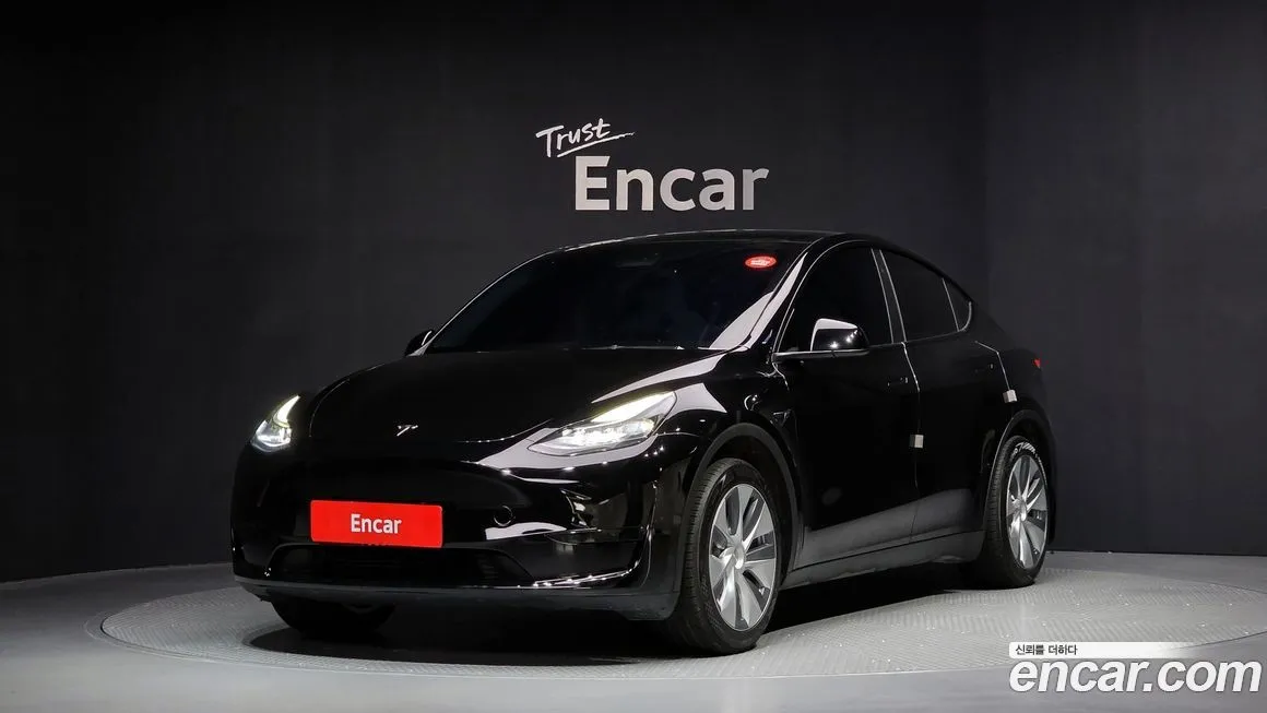 Tesla Model Y — фото 1