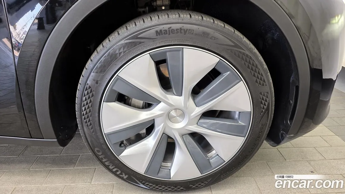 Tesla Model Y — фото 4