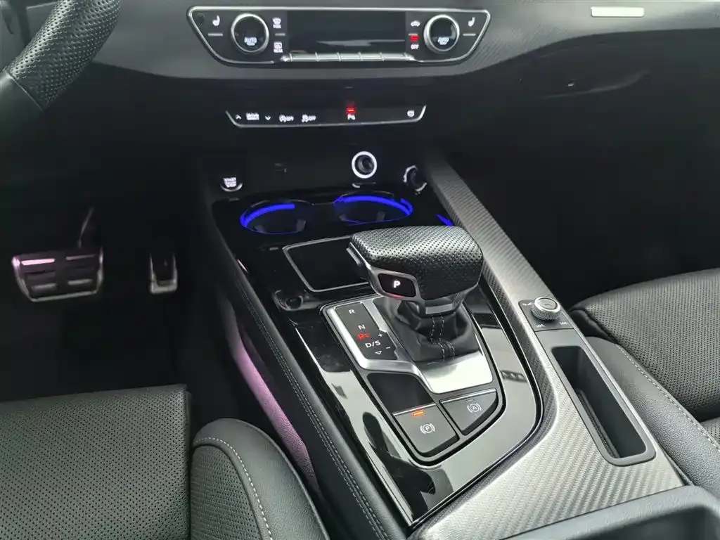 Audi A4L 2024 из CN, фото 3