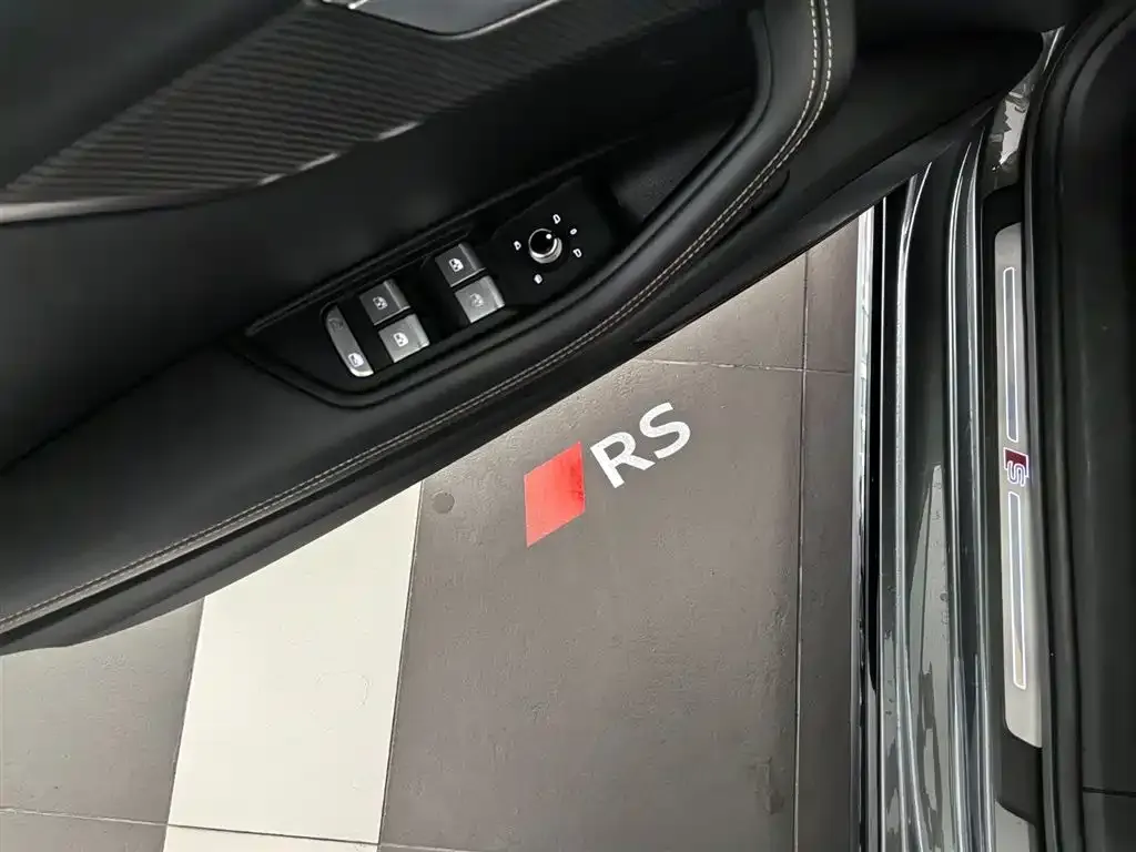 Audi A4L 2024 из CN, фото 9