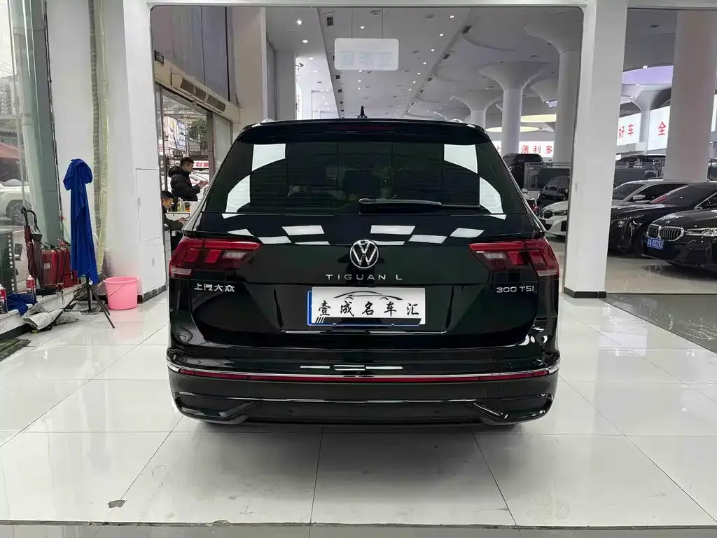 Volkswagen Tiguan L — фото 6