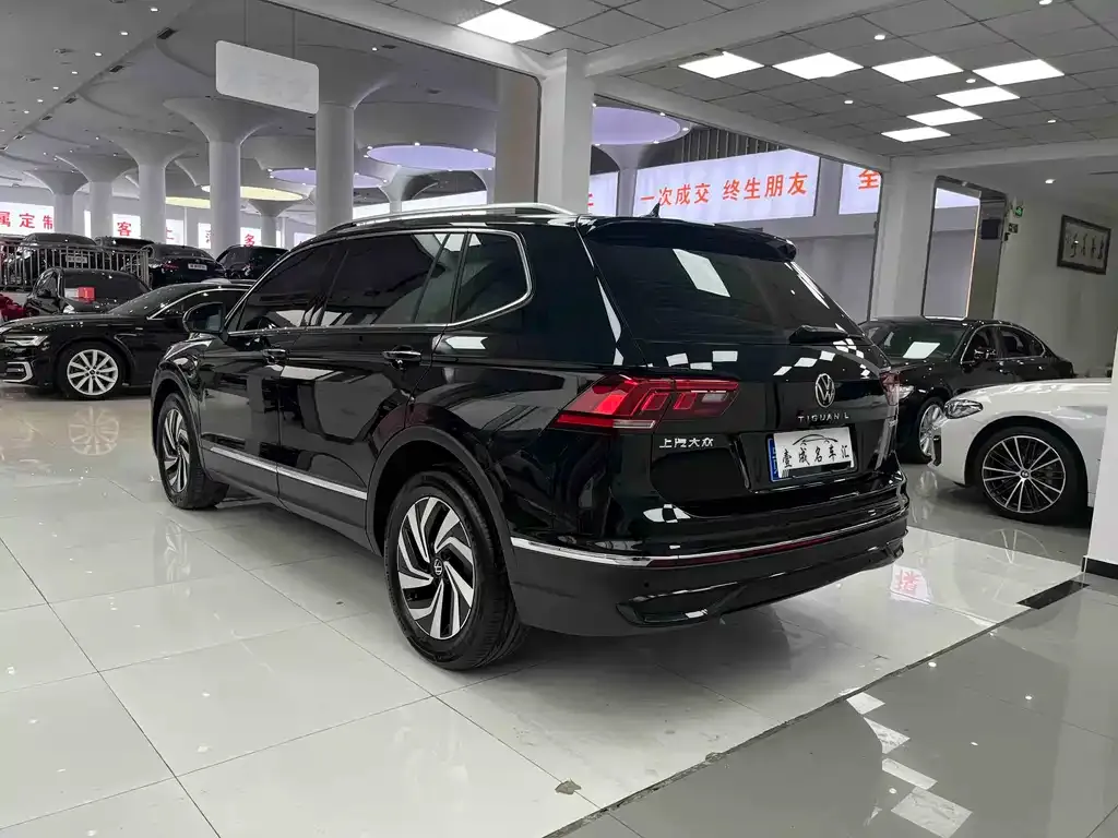 Volkswagen Tiguan L — фото 8