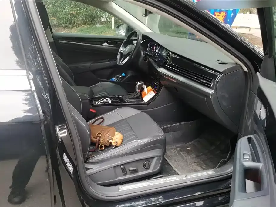 Volkswagen Passat 2023 из CN, фото 4