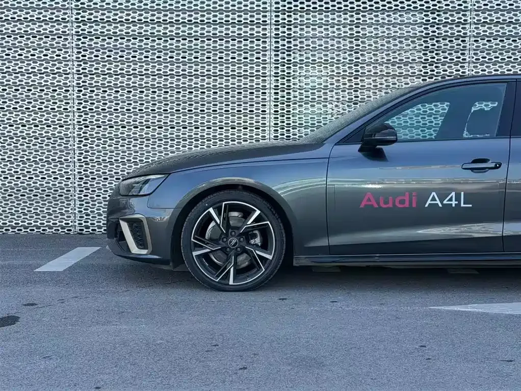Audi A4L — фото 9