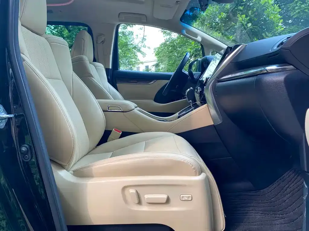 Toyota Alphard — фото 3