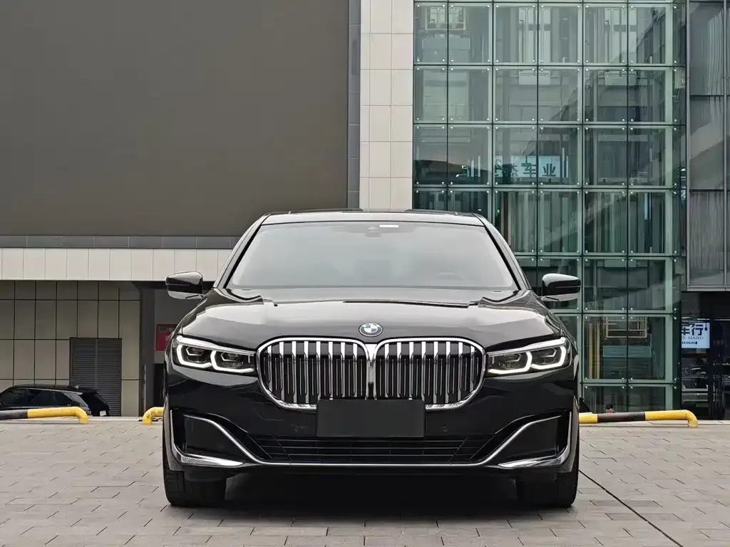BMW 7 Series — фото 1