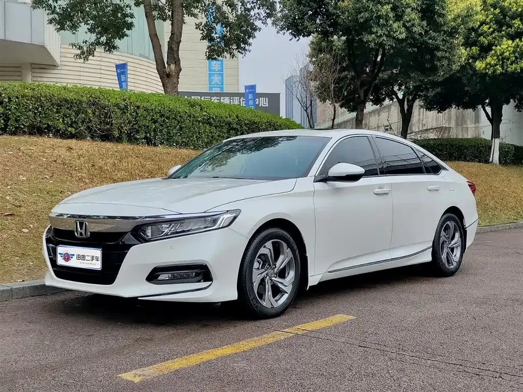 Honda Accord — фото 1
