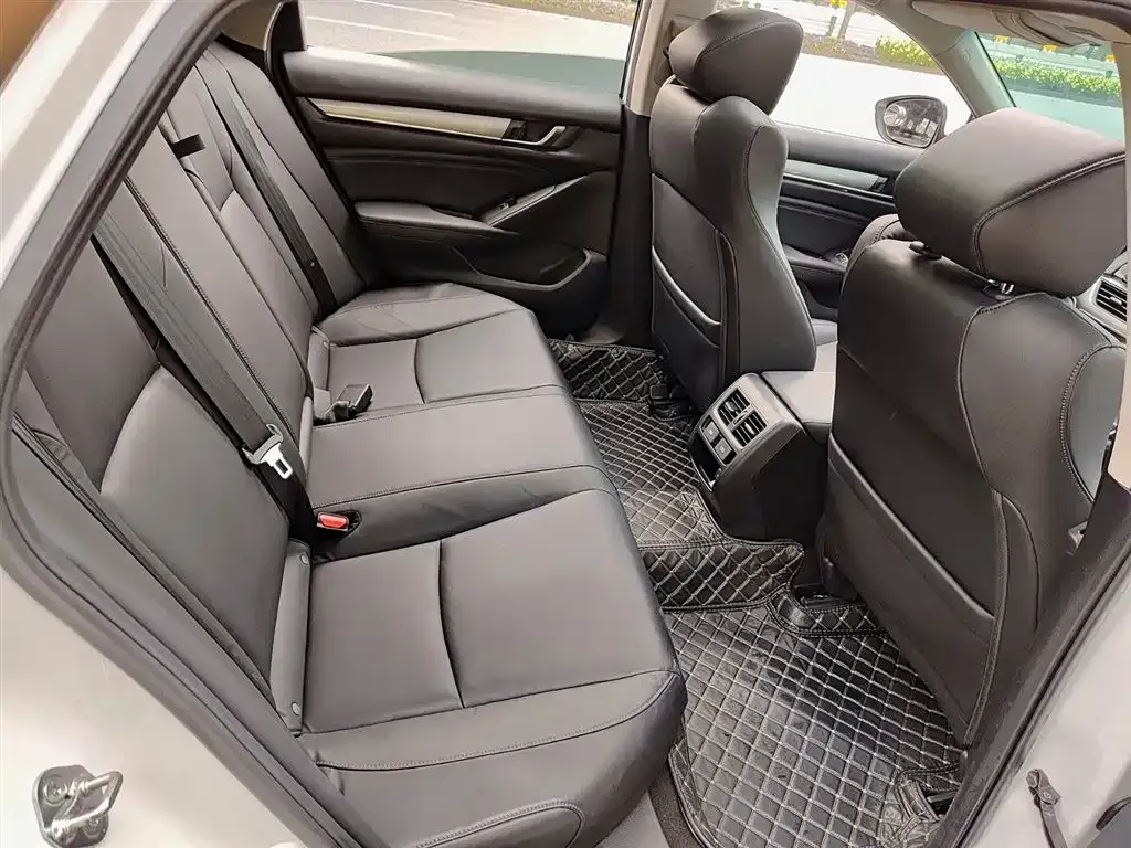 Honda Accord — фото 10