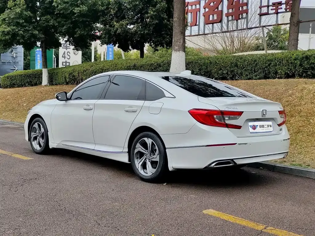 Honda Accord — фото 8