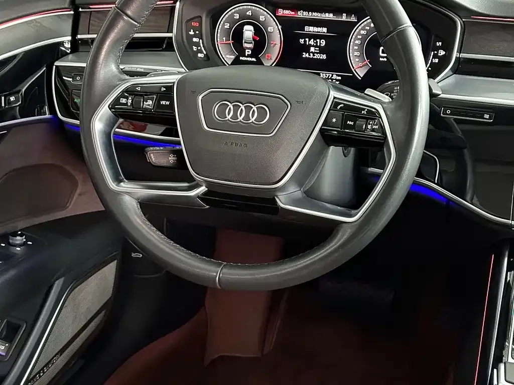 Audi A8 — фото 6