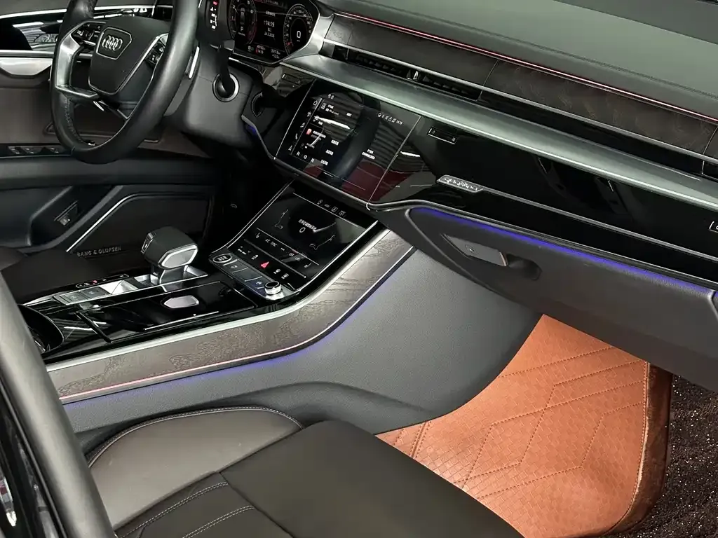 Audi A8 — фото 7