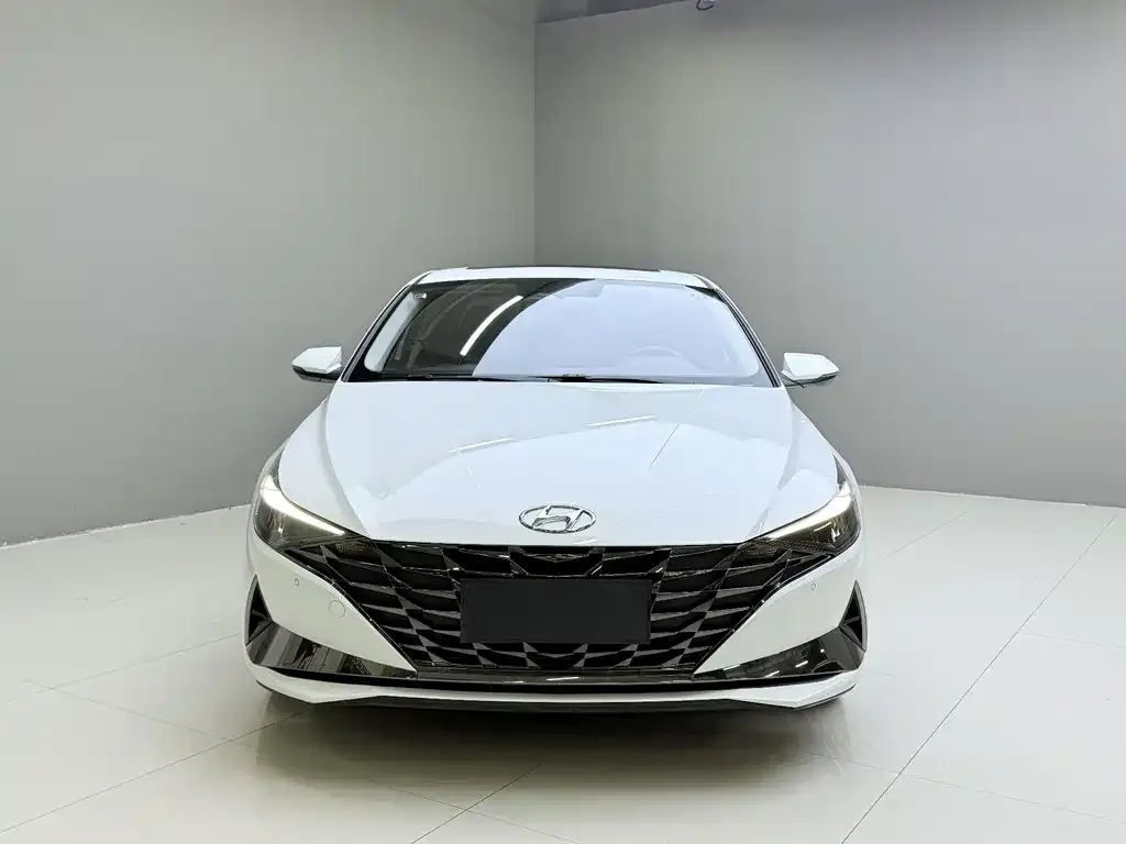 Hyundai Elantra — фото 2