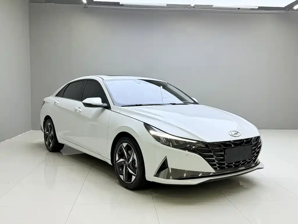 Hyundai Elantra — фото 5