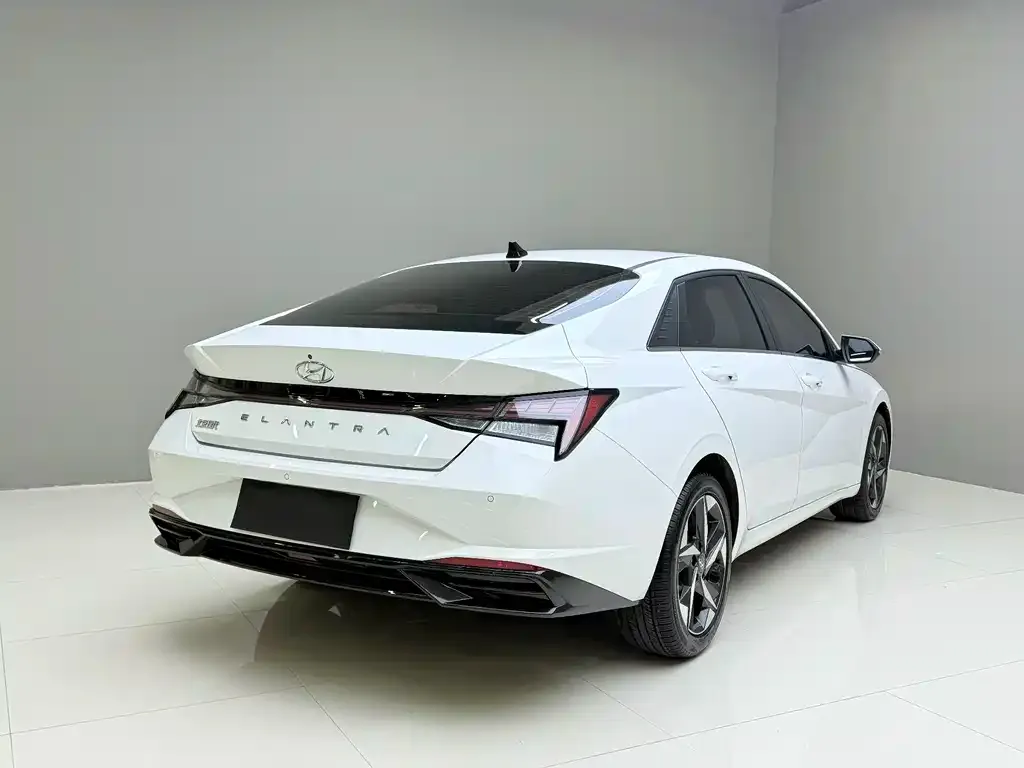 Hyundai Elantra — фото 3
