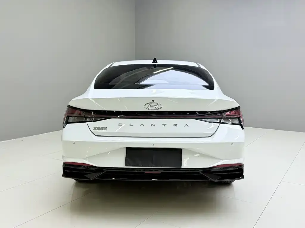 Hyundai Elantra — фото 4