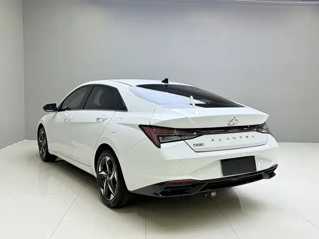 Hyundai Elantra — фото 9