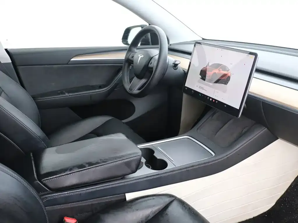 Tesla Model Y — фото 7