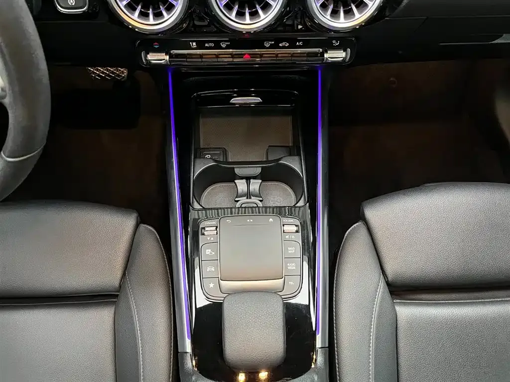 Mercedes-Benz GLA — фото 8
