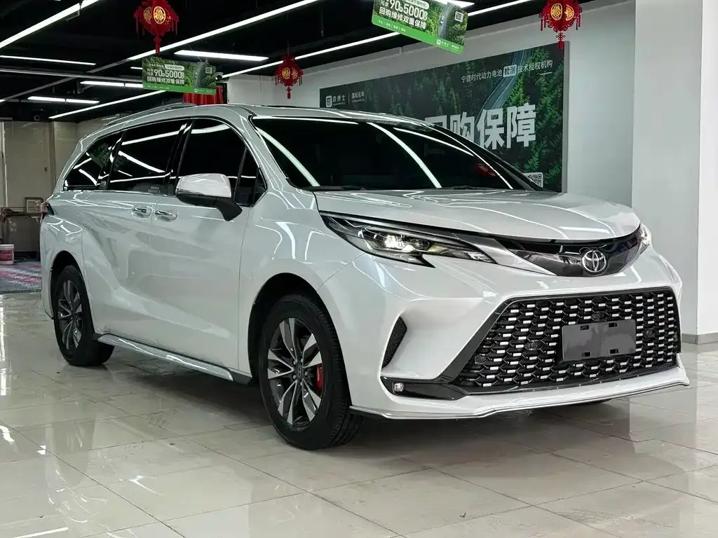 Toyota Granvia — фото 4