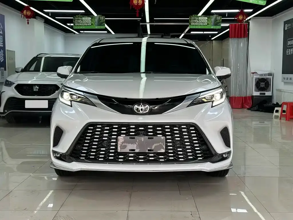 Toyota Granvia — фото 6