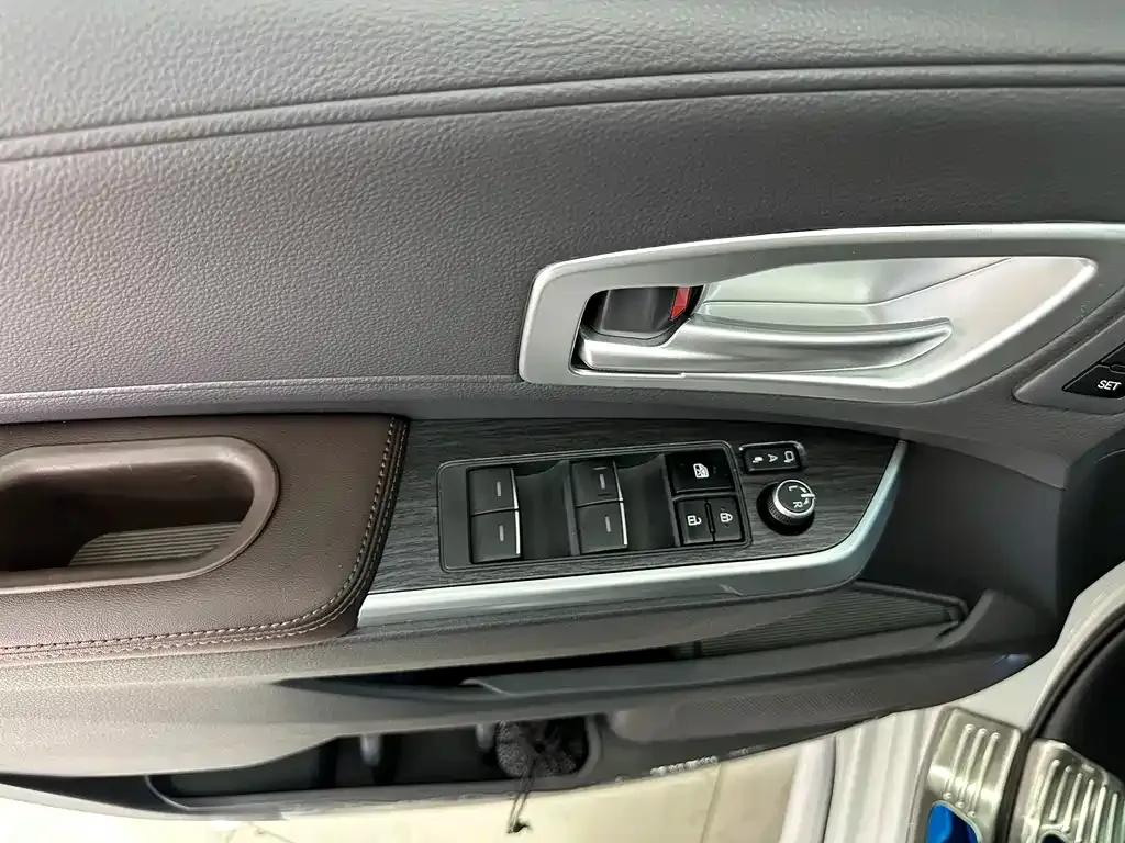 Toyota Granvia — фото 3