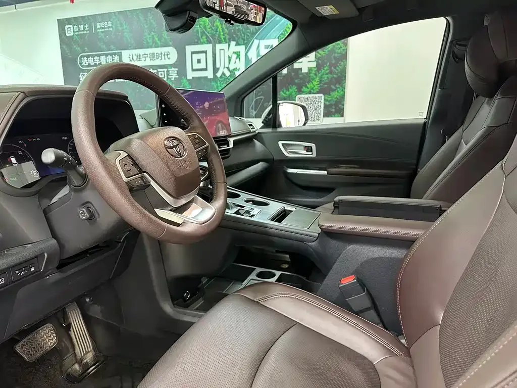 Toyota Granvia — фото 9