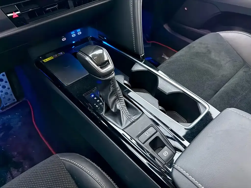 Toyota Camry 2024 из CN, фото 8