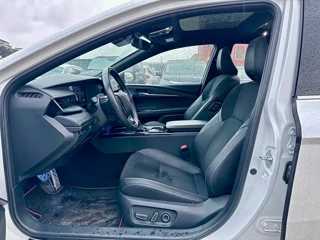Toyota Camry 2024 из CN, фото 2