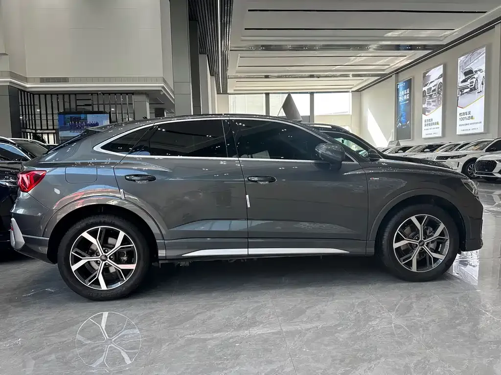 Audi Q3 Sportback — фото 9