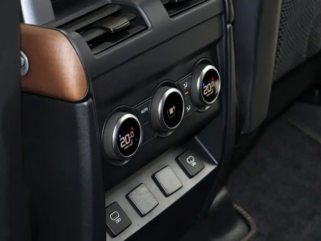 Land Rover Defender — фото 10